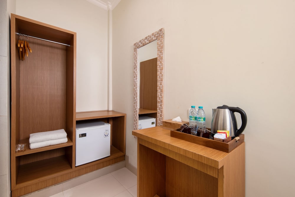 Deluxe Double Room, Poolside - Photo 9