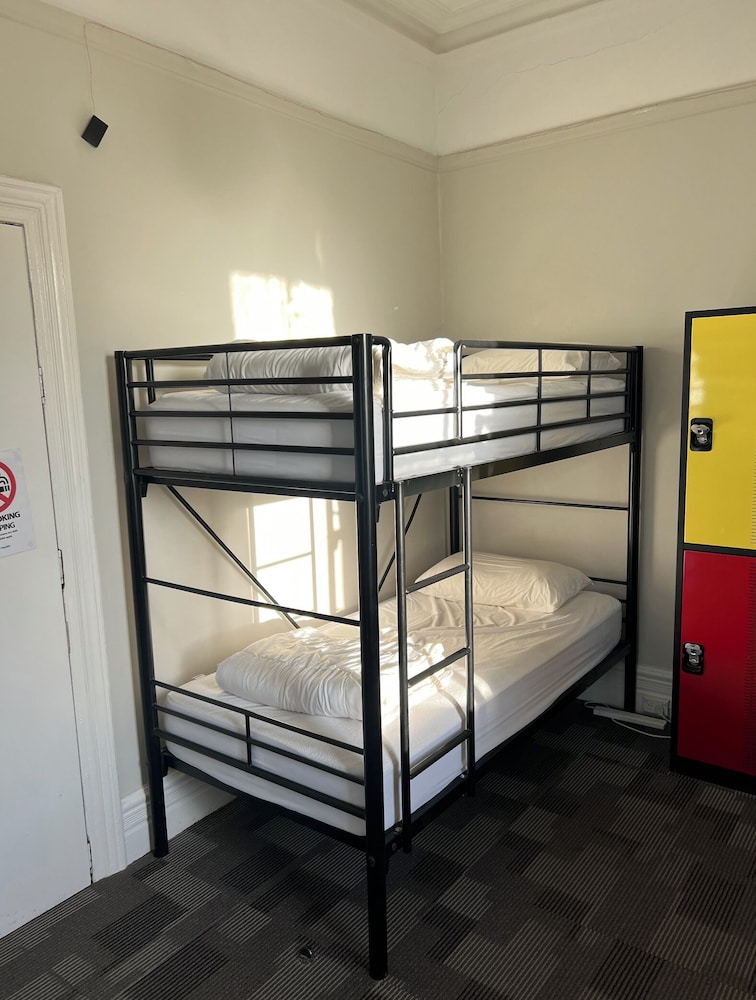 Bed in 5 Bed Female Dormitory Room with Private Bathroom photo 3