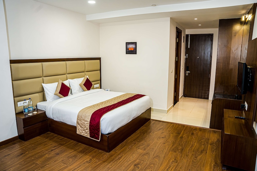 Superior Room, 1 King Bed, Non Smoking - Photo 2