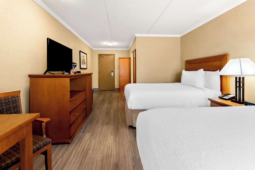 Standard Room, 2 Double Beds, Non Smoking, Ground Floor (Pet Friendly) photo 1