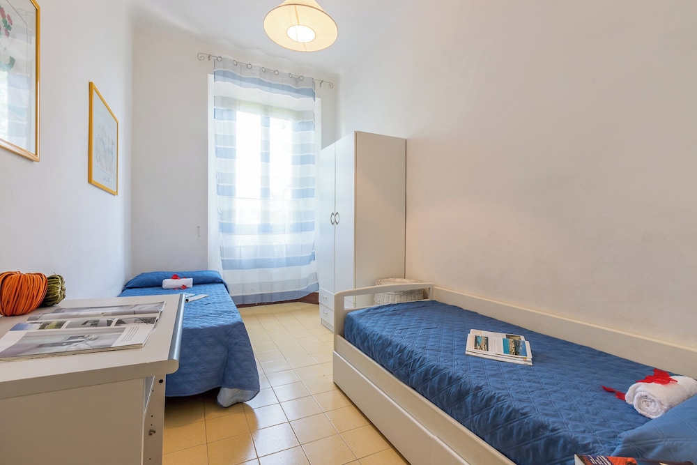 Family Apartment, Multiple Bedrooms, Sea Facing (La Rosa - Focette 100m from sea) photo 2