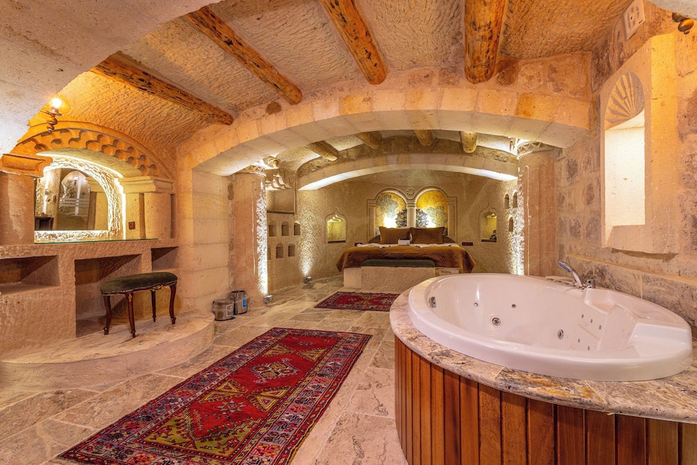 Honeymoon Room photo 1