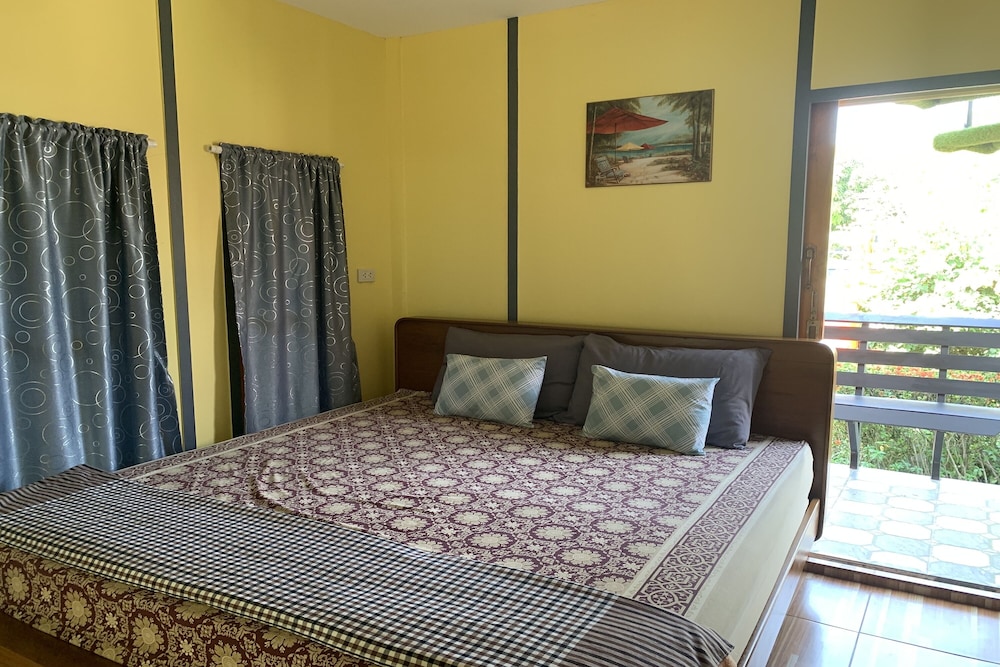 Superior Bungalow - Photo 1