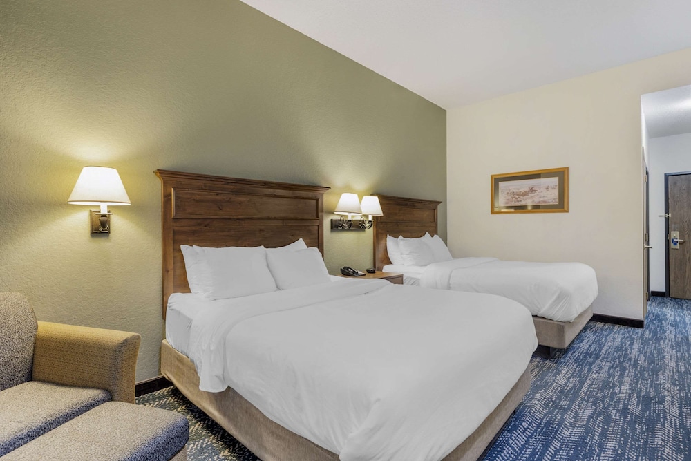 Standard Room, 2 Queen Beds - Photo 1