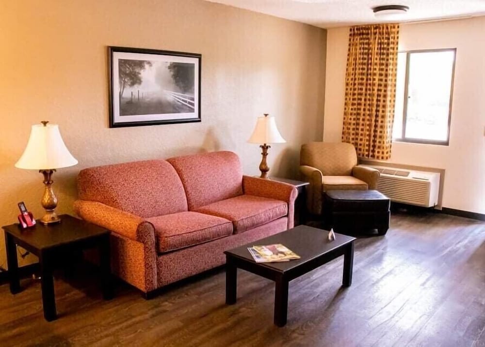 Suite, Multiple Beds, Non Smoking - Photo 4