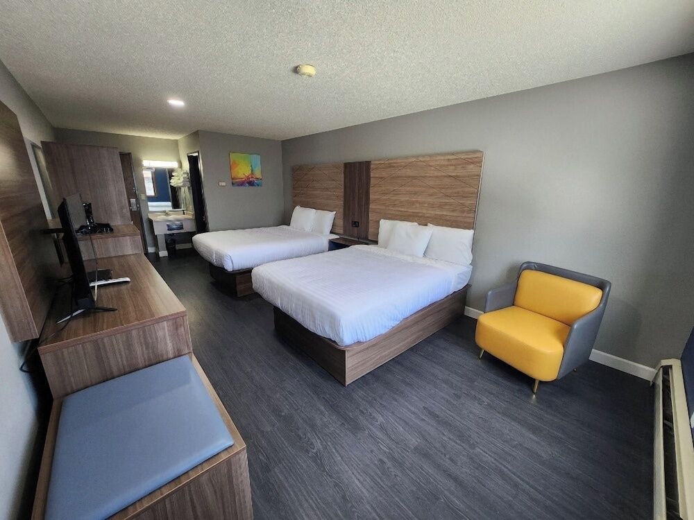 Room, 2 Queen Beds, Non Smoking - Photo 1