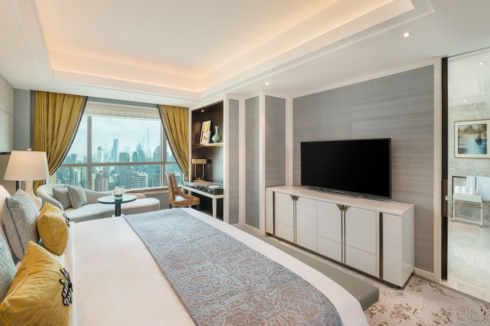 Superior Room, 1 King Bed, City View photo 1