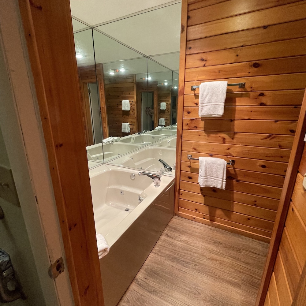 Deluxe Townhome, 2 Bedrooms, Kitchen photo 2