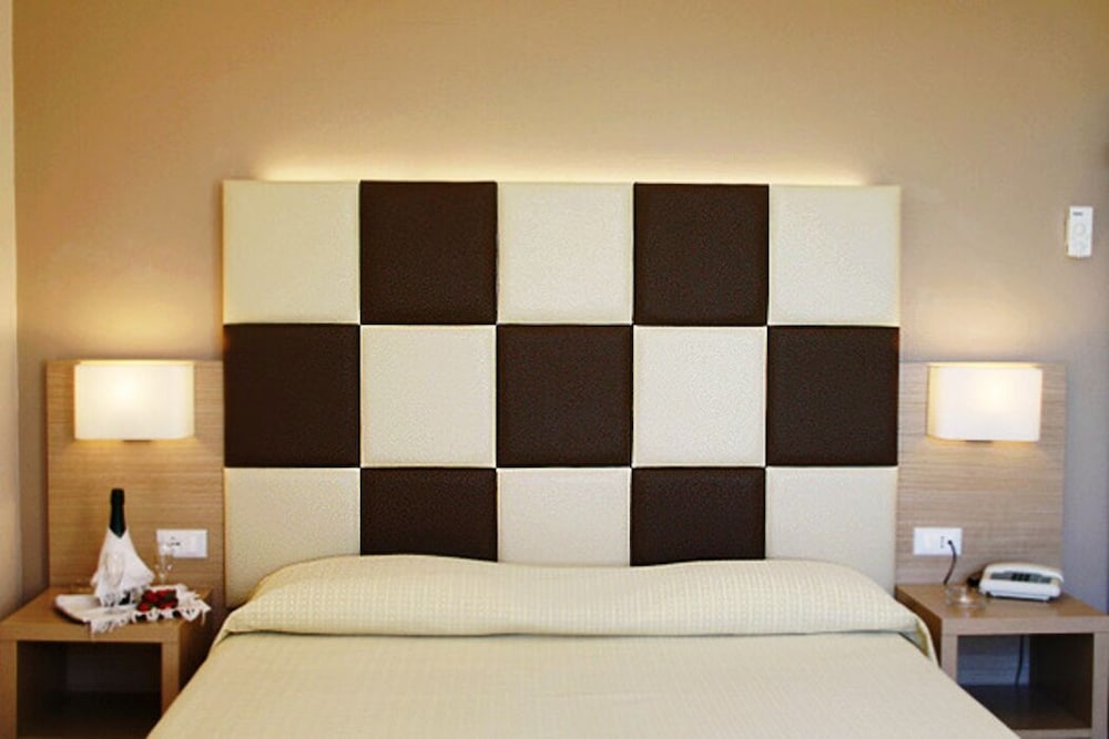 Standard Double Room - Photo 3
