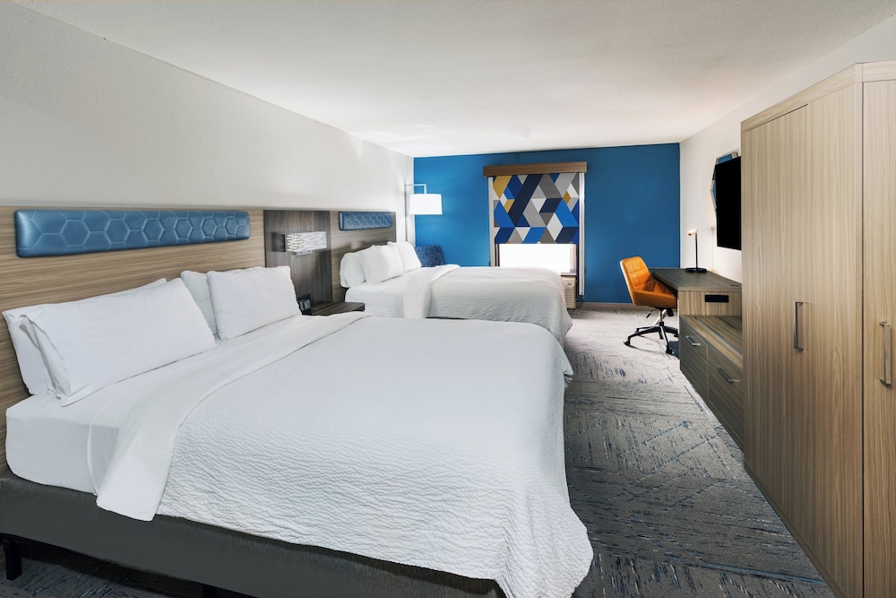 Standard Room, 2 Double Beds, Accessible - Photo 3