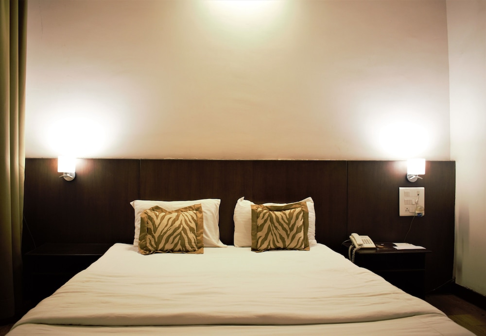 Deluxe Room, Balcony, City View photo 3