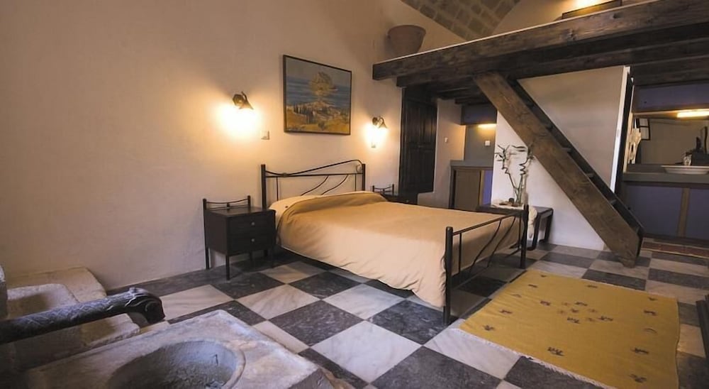 Economy Double Room photo 2