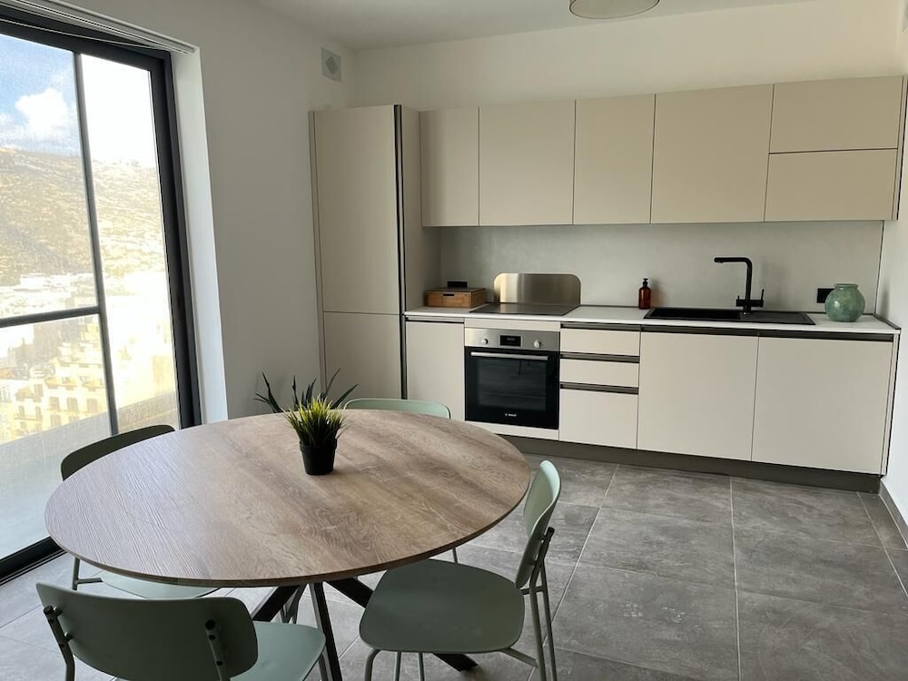 Comfort Apartment, 2 Bedrooms, Balcony, Bay View photo 1