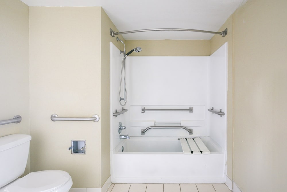 Room, 1 Queen Bed, Accessible, Non Smoking (Mobility) photo 2