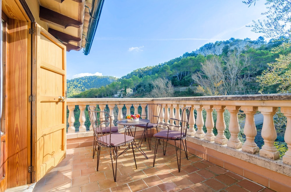 Villa photo 2