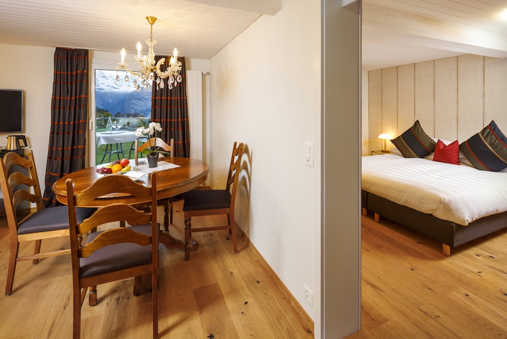 Suite, Balcony, Mountain View (Jungfrau) - Photo 2
