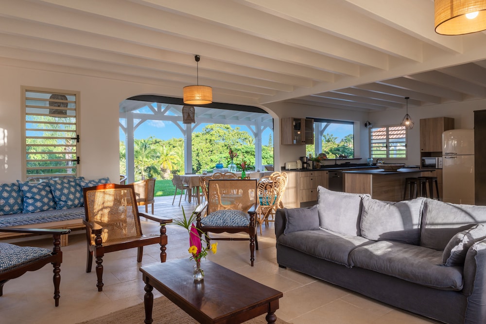 Penthouse Suite, 1 King Bed, Ocean View photo 3