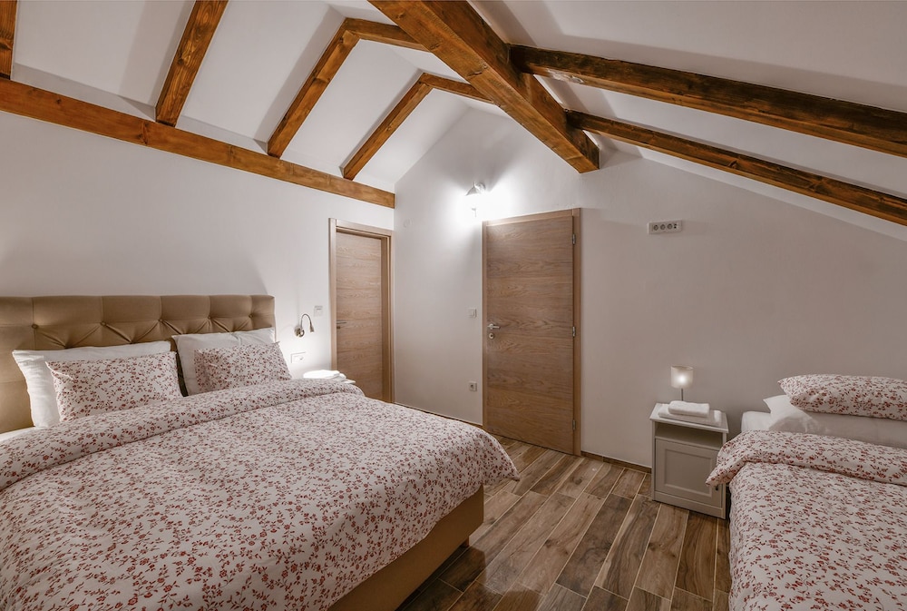 Villa (Bobo) photo 1