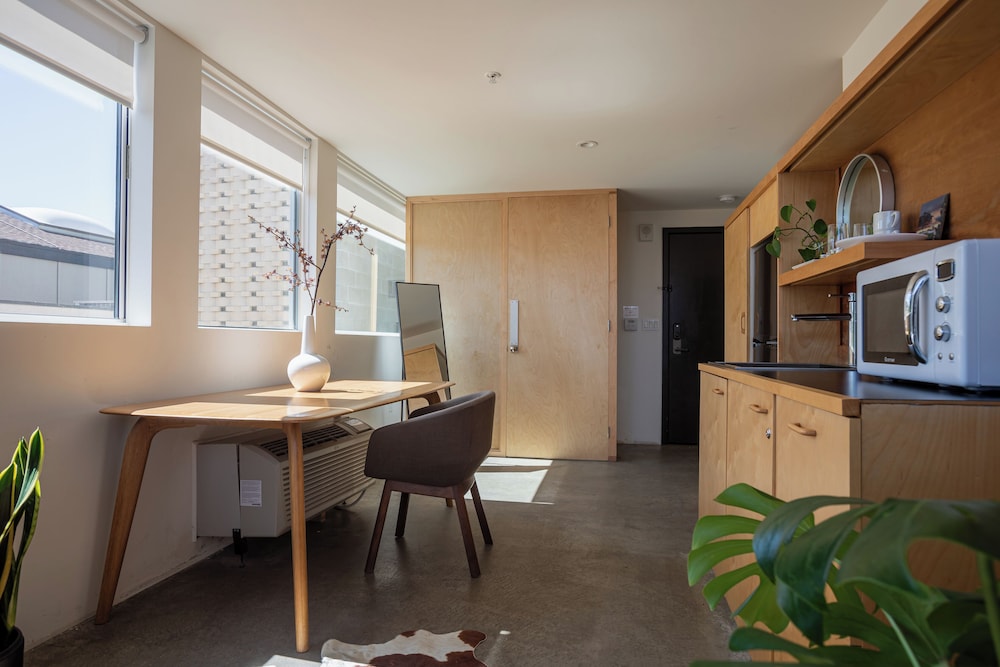 Standard Studio - Photo 16