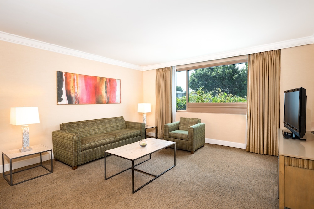 Suite, 1 Bedroom (Low Floor)