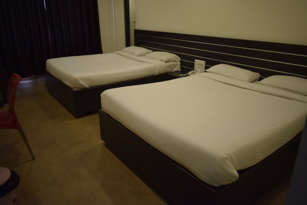 Deluxe Quadruple Room - Photo 1