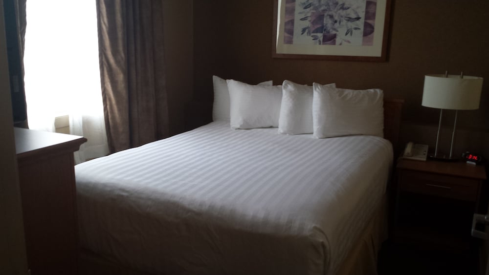 Suite, 1 Queen Bed, Non Smoking - Photo 2