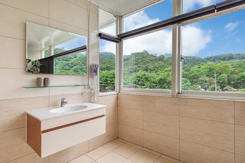 Quadruple Room with Balcony photo 3