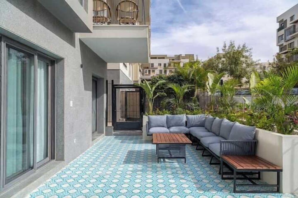 Basic House, Patio, Courtyard View photo 3