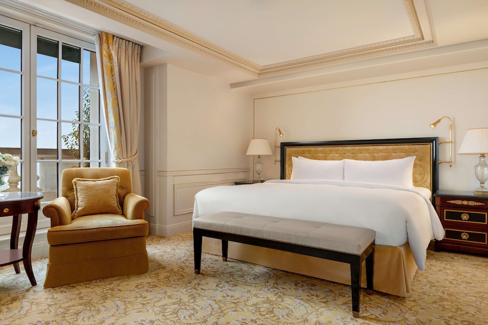 Junior Suite Paris View, 1 King Bed thumbnail 6