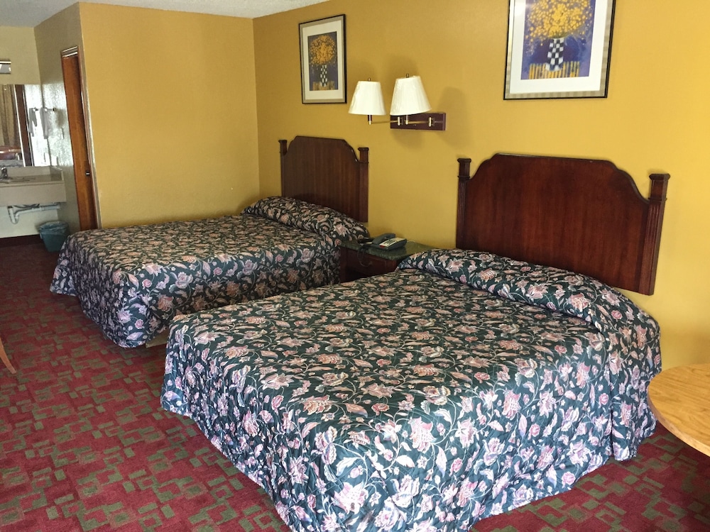 Standard Room, 2 Queen Beds, Non Smoking photo 3