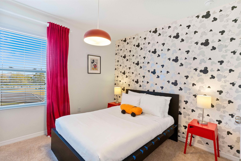 House (4 Bedrooms) - Photo 1