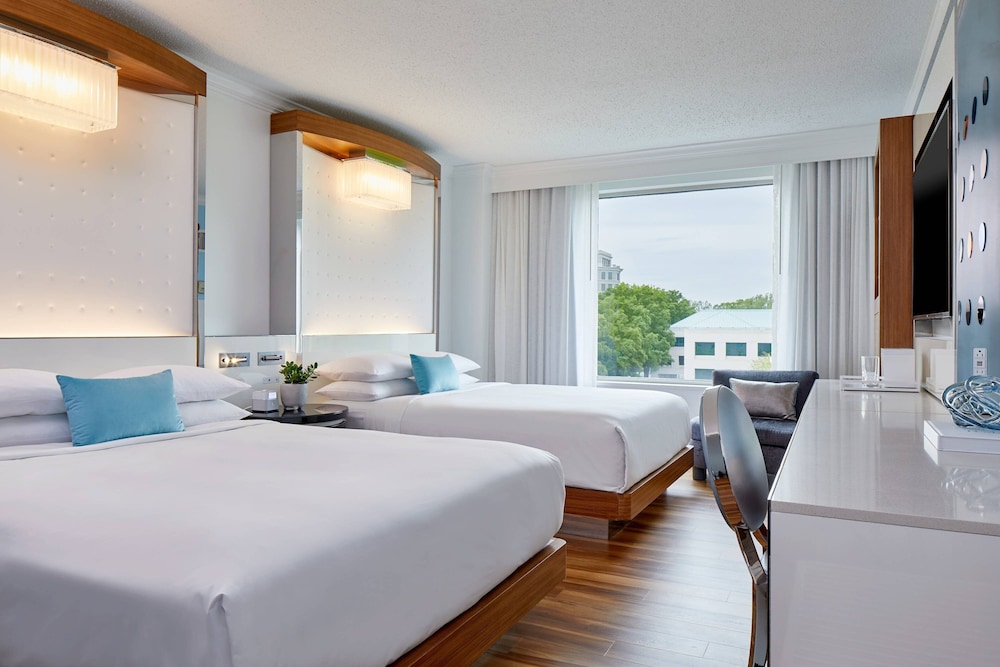 Club Room, 2 Queen Beds - Photo 1