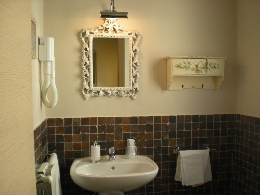 Superior Double or Twin Room - Photo 4