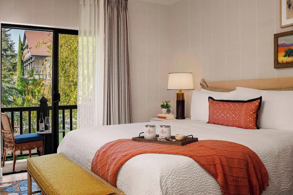 Deluxe Room, 1 King Bed (Park King) photo 1