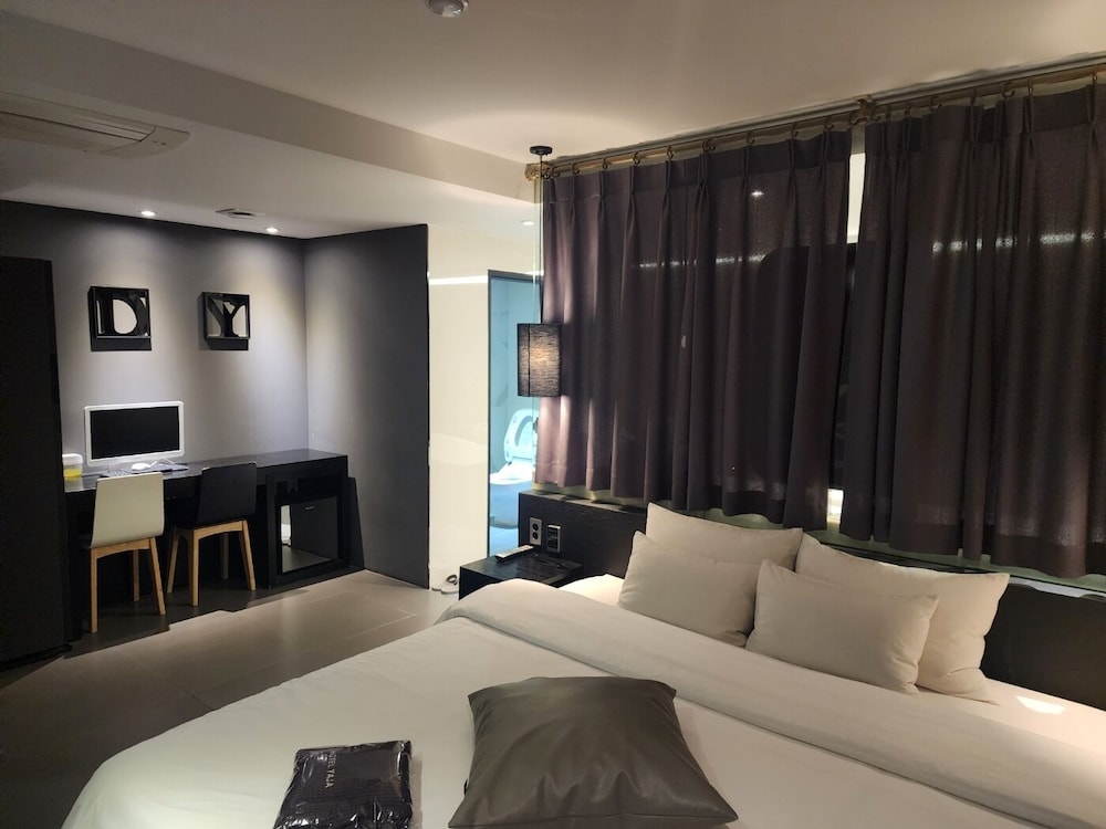 Suite - Photo 4
