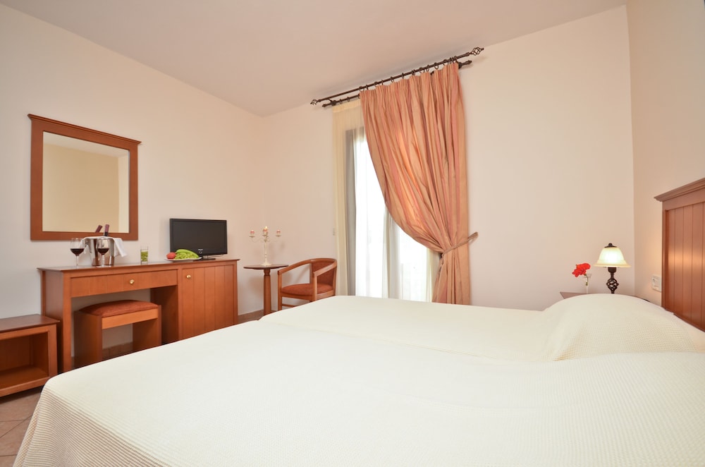 Comfort Room, Garden View - Photo 1