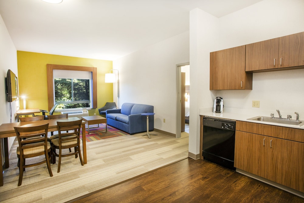 Suite, 1 Bedroom - Photo 3