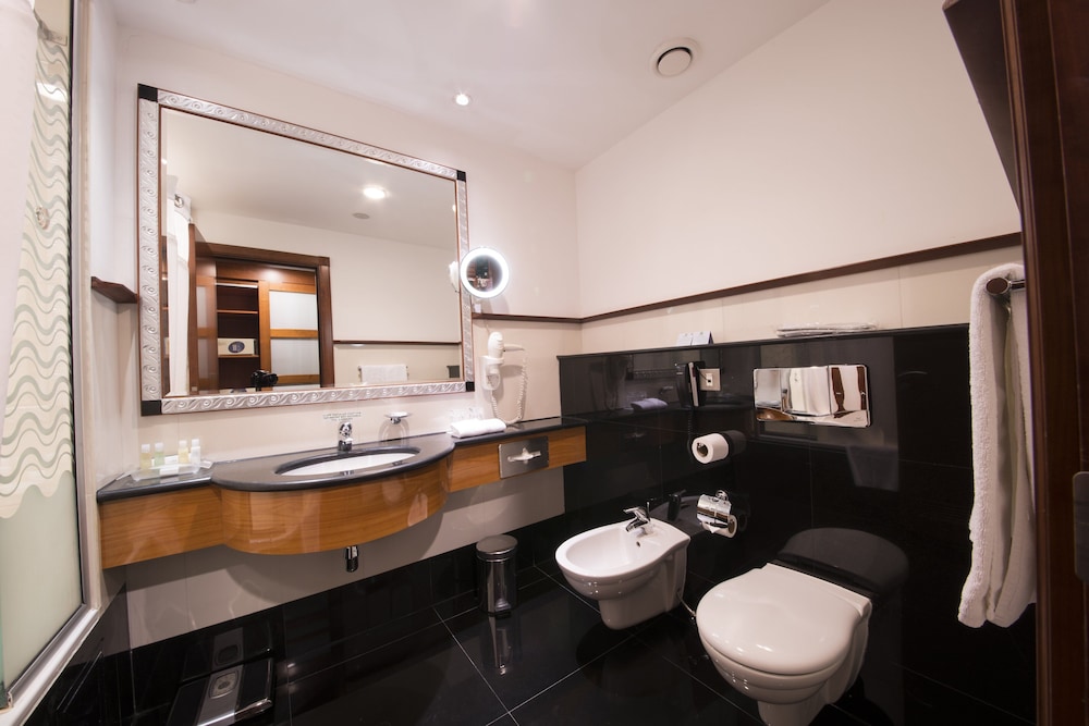 Suite, 1 Bedroom - Photo 7