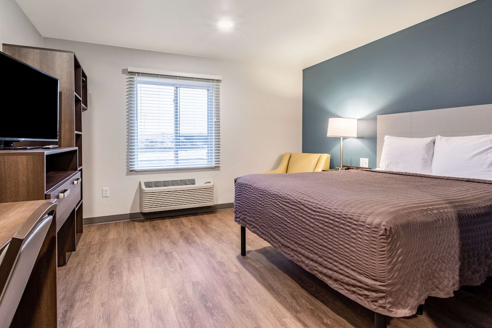 Standard Room, 1 Queen Bed, Non Smoking - Photo 1