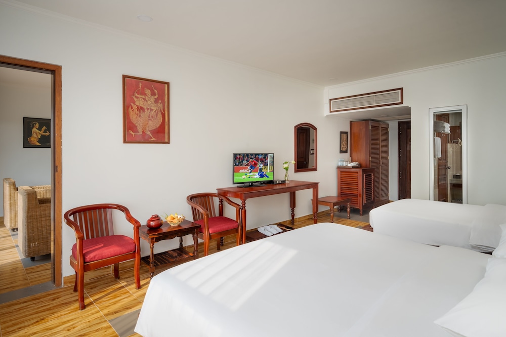 Family Room, 2 Bedrooms, City View
