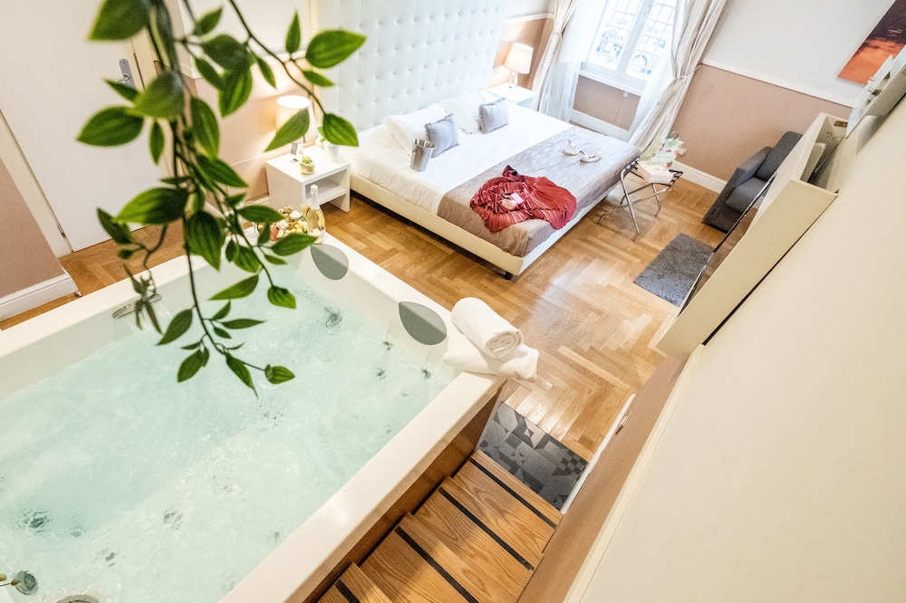 Suite, Jetted Tub (Breakfast at Navona Street Hotel)