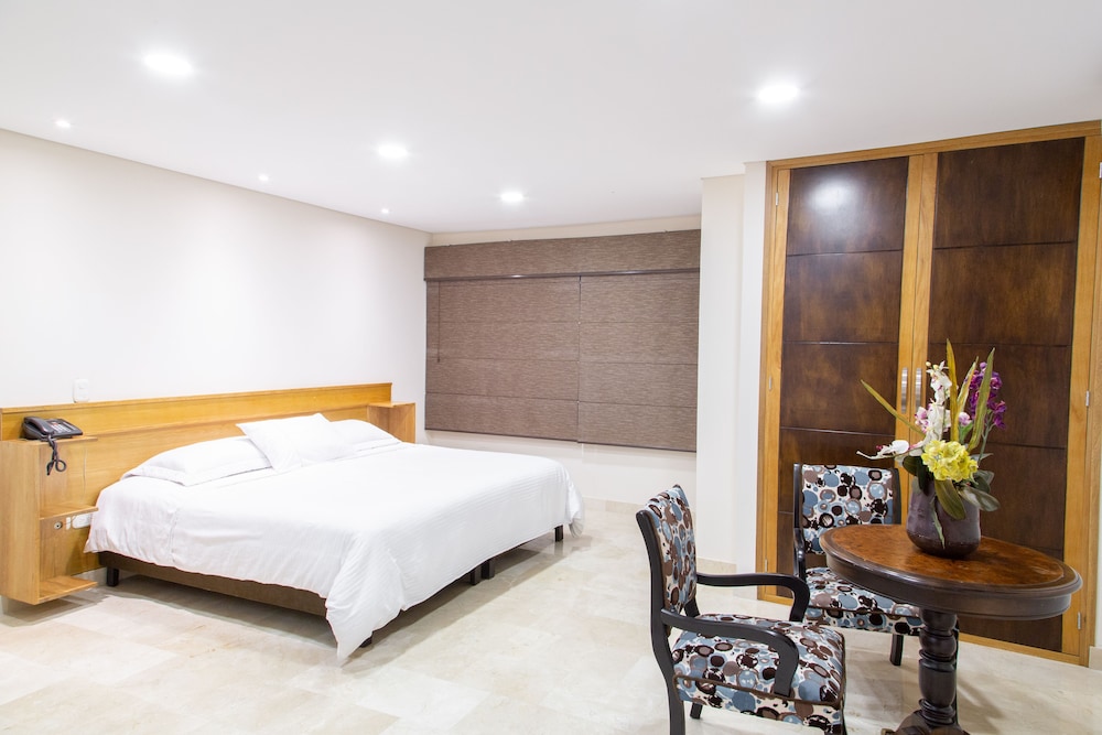 Deluxe Room, Jetted Tub - Photo 2