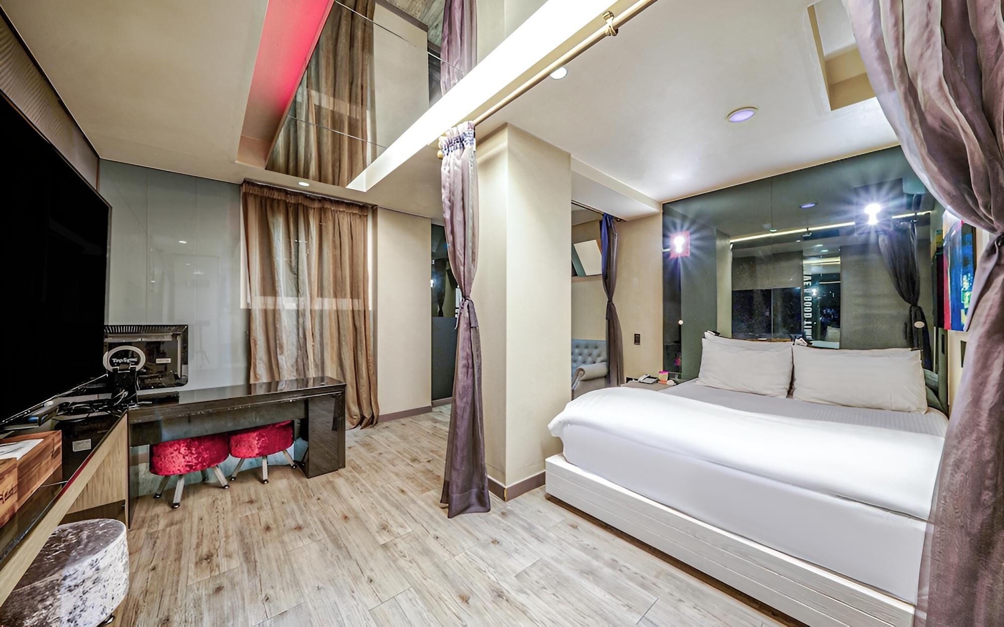 Room (Standard (Netflix 3-Hour Dayuse Avail) photo 3