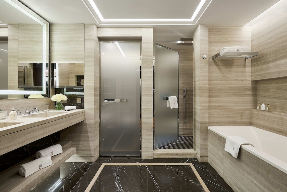 Deluxe Suite 442 - City view thumbnail 5