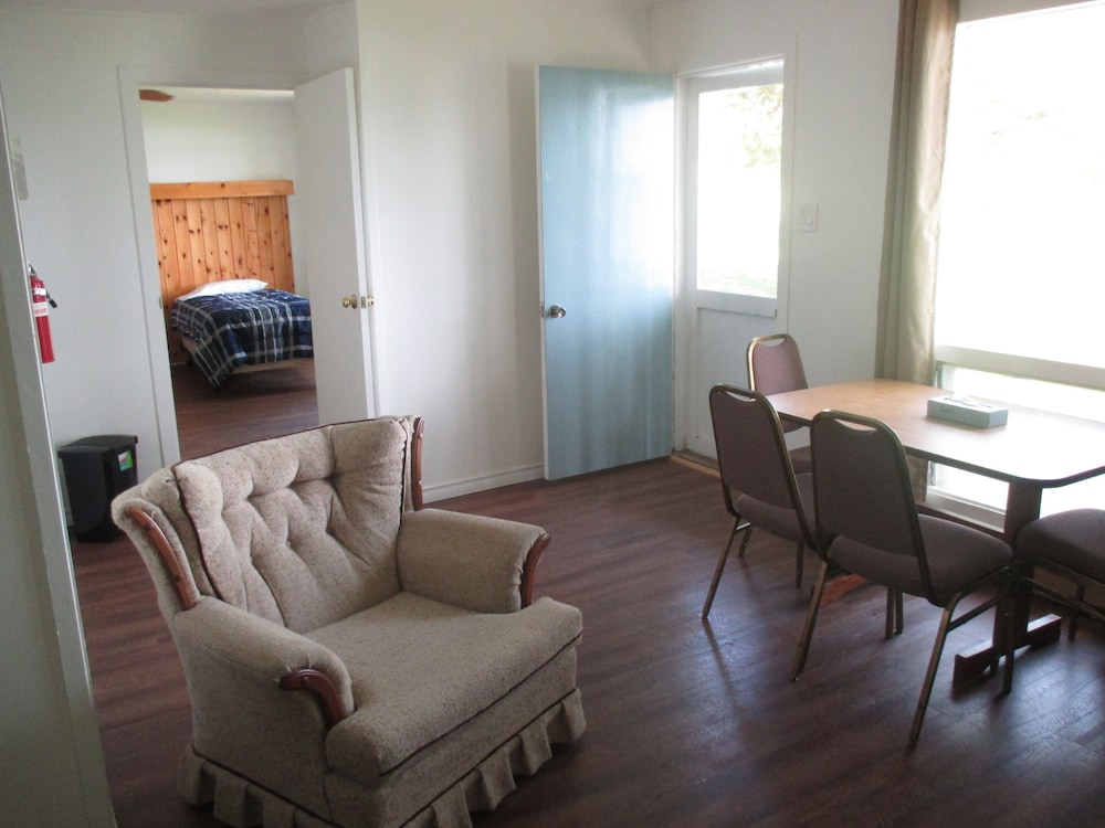 Standard Duplex, 1 Bedroom, Kitchen, Lake View (Birchgrove #11)