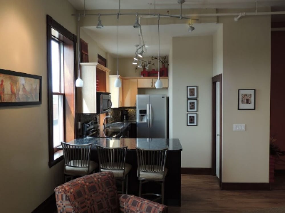 Luxury Suite, Private Bathroom, City View (The Ontario) photo 2