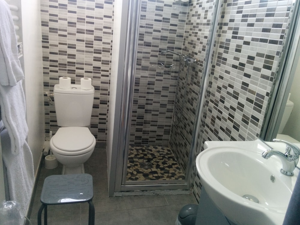 Double Room, River View - Photo 5