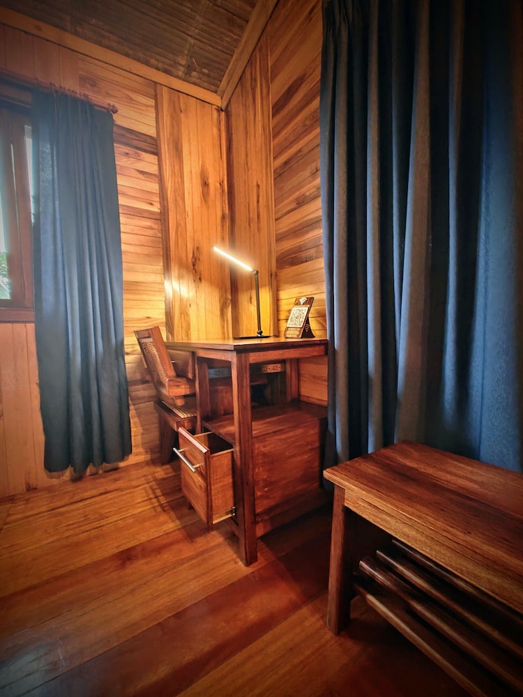 Luxury Chalet, 1 Queen Bed, Non Smoking photo 2