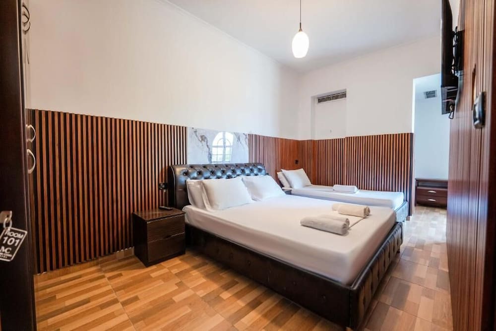 Standard Triple Room, Partial Sea View photo 3