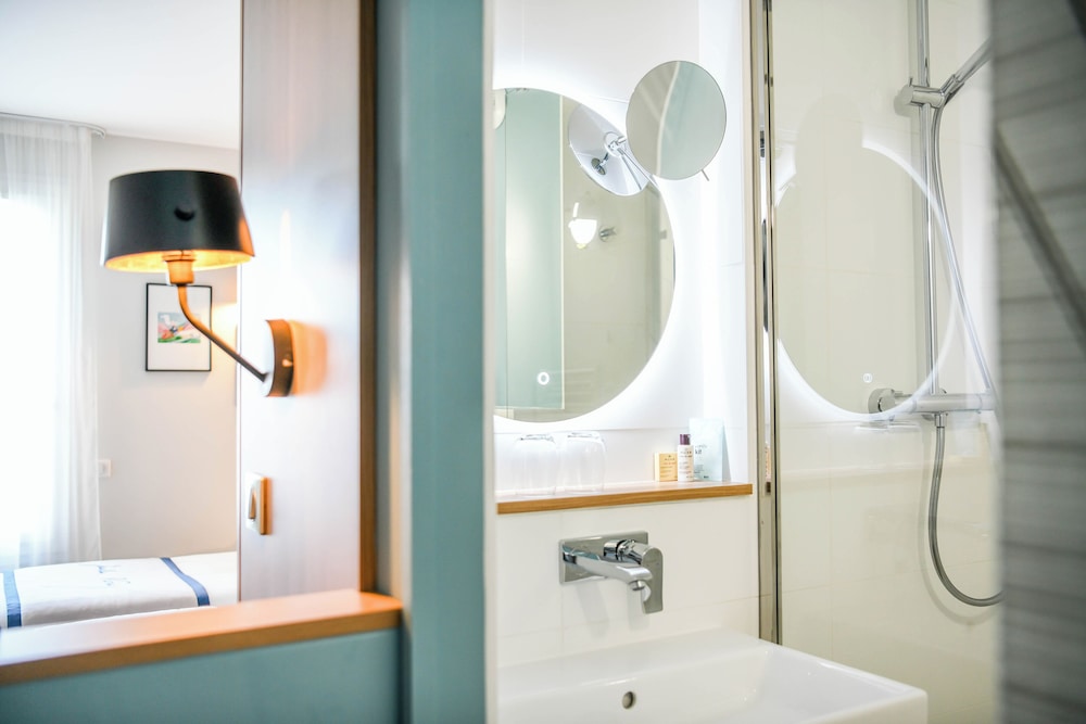 Classic Double Room - Photo 13